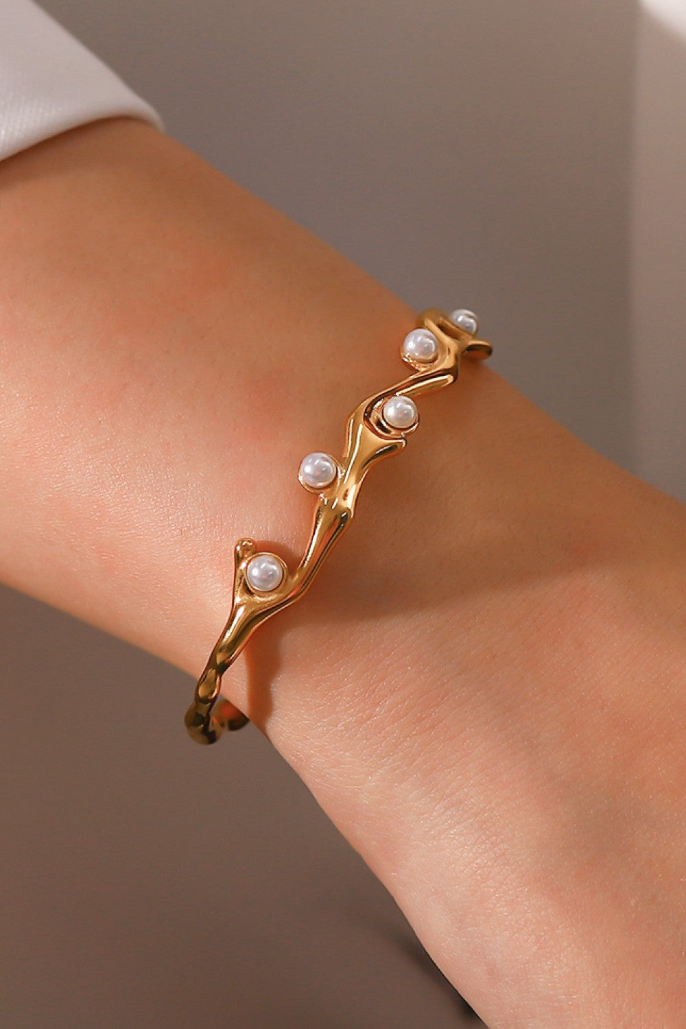 Inlaid Synthetic Pearl Open Bracelet