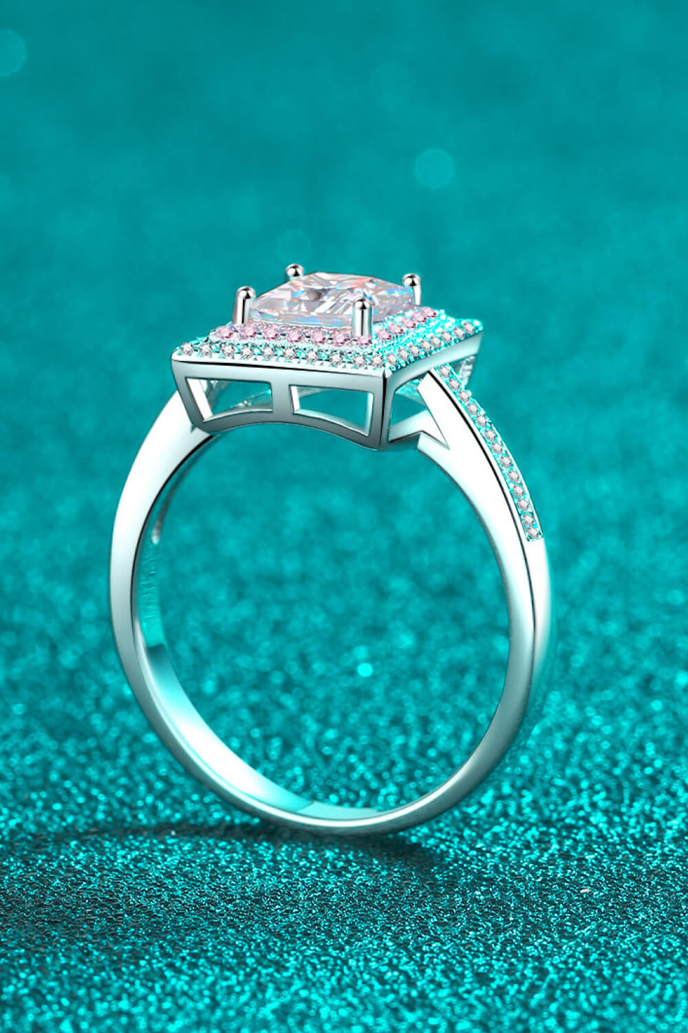 Stay Elegant 1 Carat Moissanite Ring